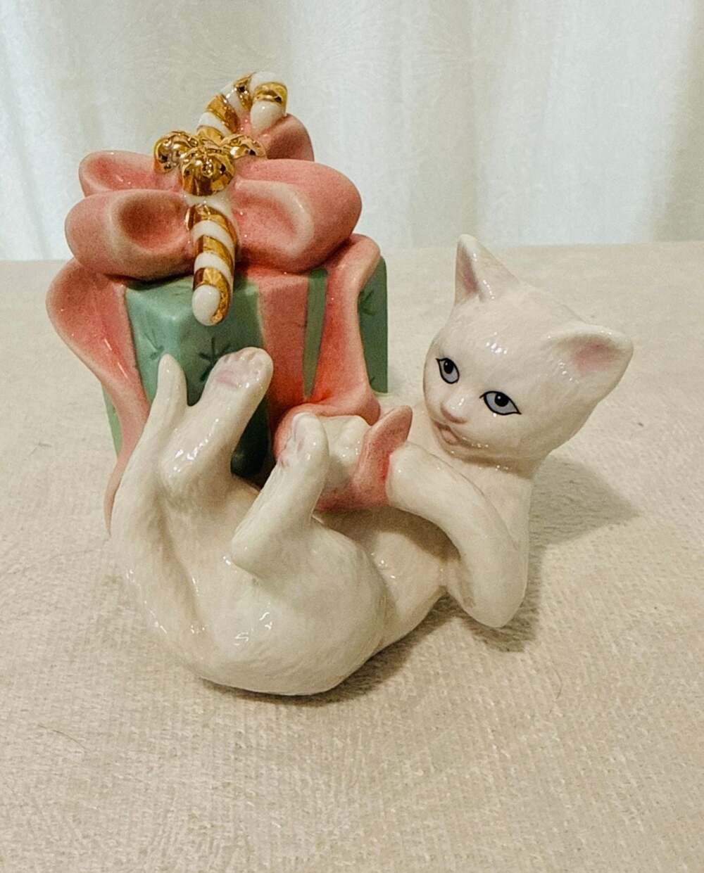 Lenox Presently Curious Kitty Cat‎ Holiday Gift Figurine